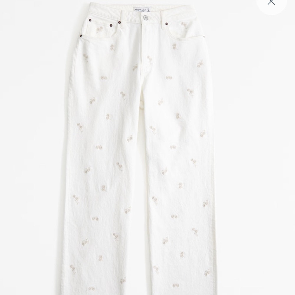 Abercrombie High Rise 90s Relaxed Jean in Cream Embroidered - Curve Love, Short